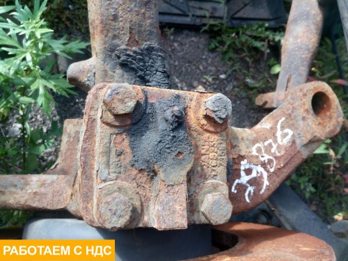 Кулак поворотный правый