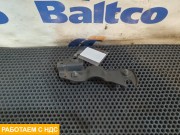 Кронштейн солнцезащитного козырька левый