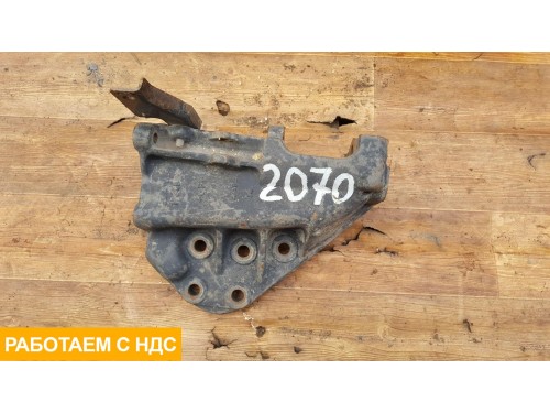 Кронштейн переднего бампера правый